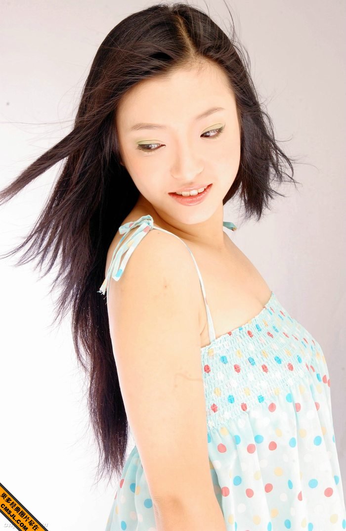 ������Ů�󻨶�һ��Ư��