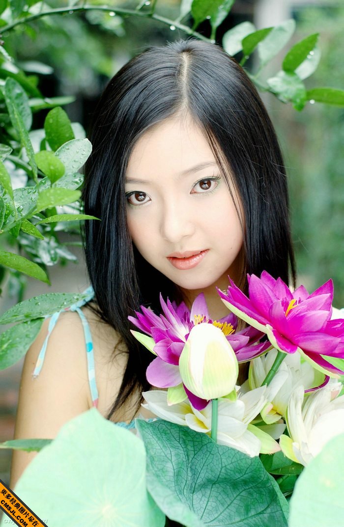 ������Ů�󻨶�һ��Ư��