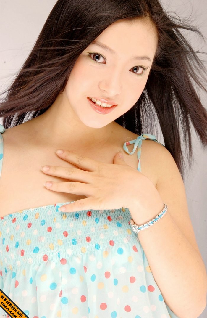 ������Ů�󻨶�һ��Ư��