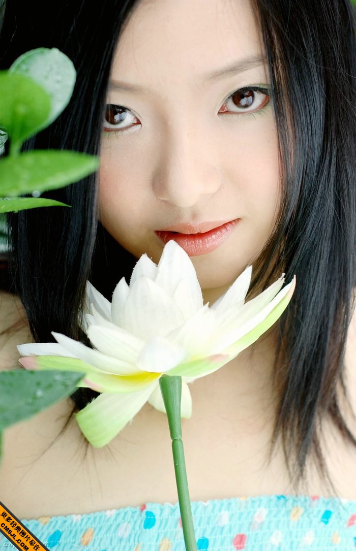 ������Ů�󻨶�һ��Ư��