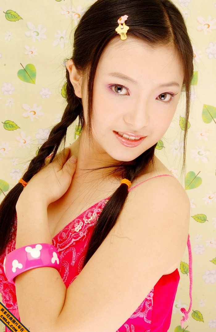 ������Ů�󻨶�һ��Ư��