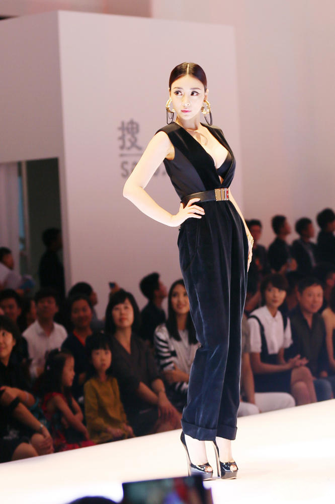 ����˧����װ������� �ڽǺ챪�����Ը������  