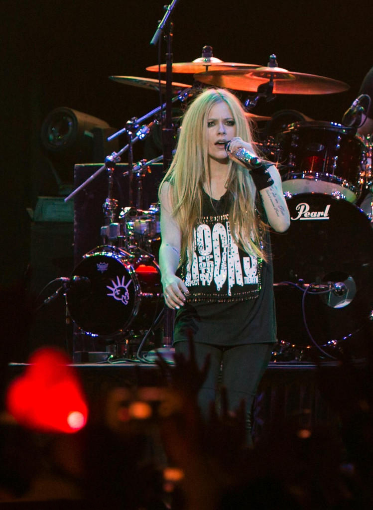 ��ޱ������۽��и��� ҡ��Ů�������ɰ�����  