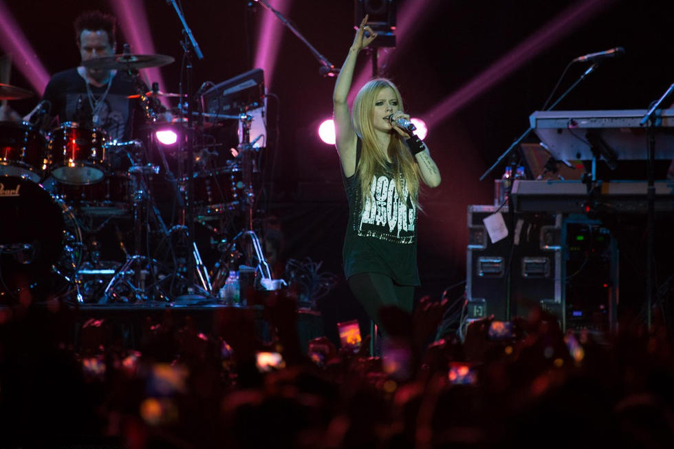 ��ޱ������۽��и��� ҡ��Ů�������ɰ�����  