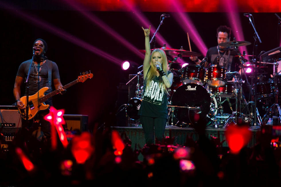 ��ޱ������۽��и��� ҡ��Ů�������ɰ�����  