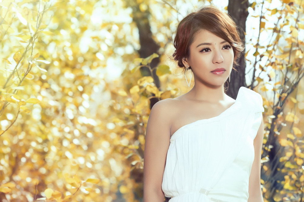 ������ɫɴȹд�� С¶�����չʾŮ��ζ 