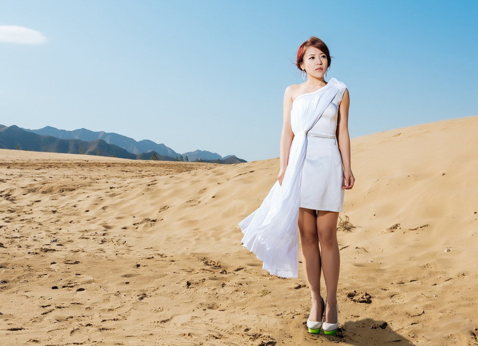 ������ɫɴȹд�� С¶�����չʾŮ��ζ 