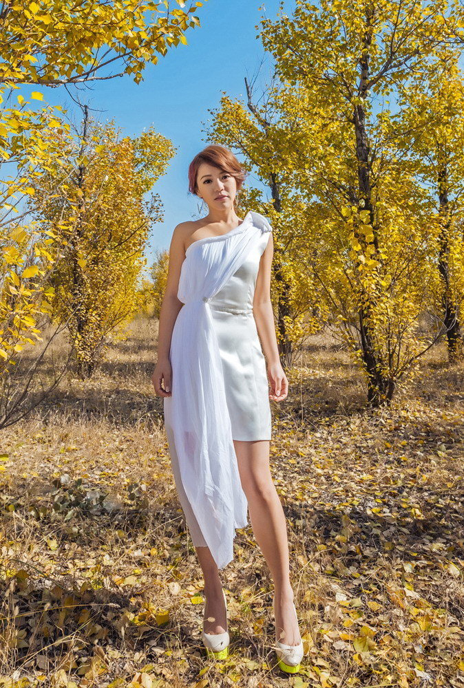 ������ɫɴȹд�� С¶�����չʾŮ��ζ 