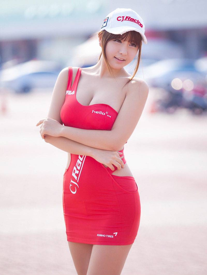 ����Ů�����ǻݳ���չ����������